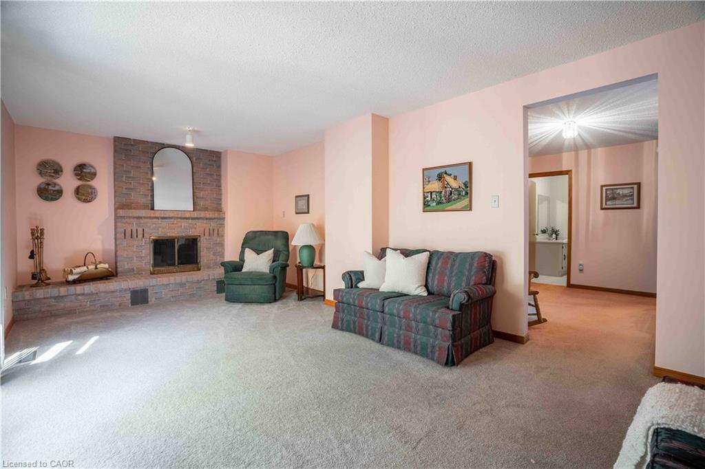 1447 Reynolds Avenue, Burlington, ON - Indoor Photo Showing Living Room With Fireplace