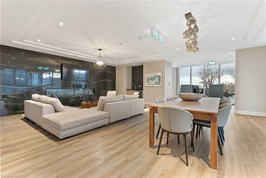 1318-212 King William Street, Hamilton, ON - Indoor