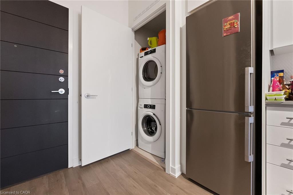 1318-212 King William Street, Hamilton, ON - Indoor Photo Showing Laundry Room