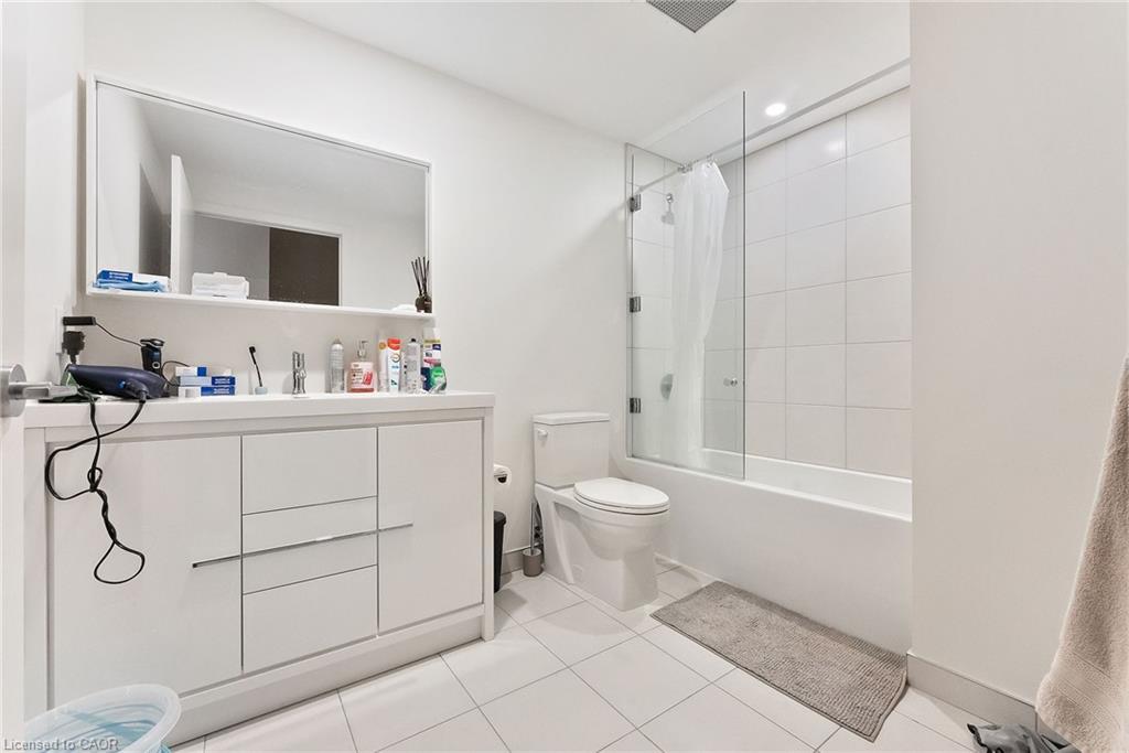 1318-212 King William Street, Hamilton, ON - Indoor Photo Showing Bathroom