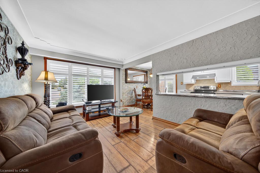 117 Sunrise Drive, Hamilton, ON - Indoor Photo Showing Living Room