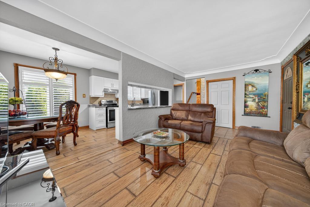117 Sunrise Drive, Hamilton, ON - Indoor Photo Showing Living Room