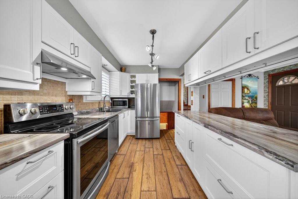 117 Sunrise Drive, Hamilton, ON - Indoor Photo Showing Kitchen With Stainless Steel Kitchen