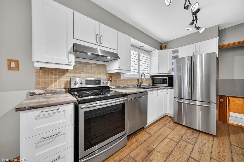 117 Sunrise Drive, Hamilton, ON - Indoor Photo Showing Kitchen With Stainless Steel Kitchen