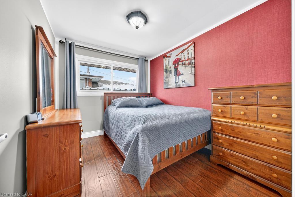 117 Sunrise Drive, Hamilton, ON - Indoor Photo Showing Bedroom