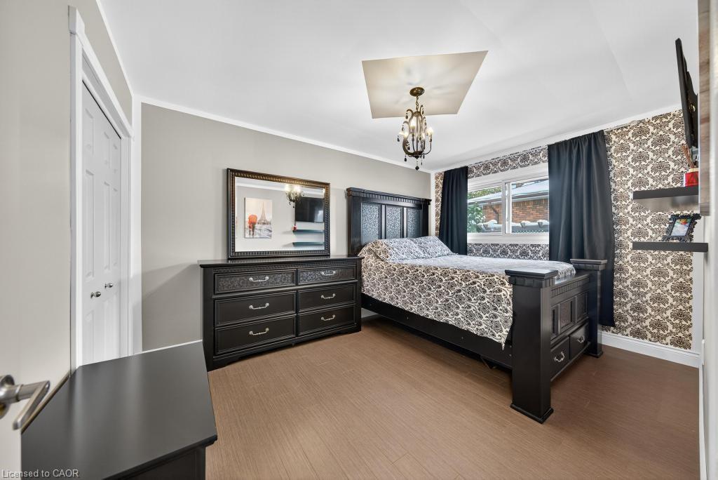 117 Sunrise Drive, Hamilton, ON - Indoor Photo Showing Bedroom