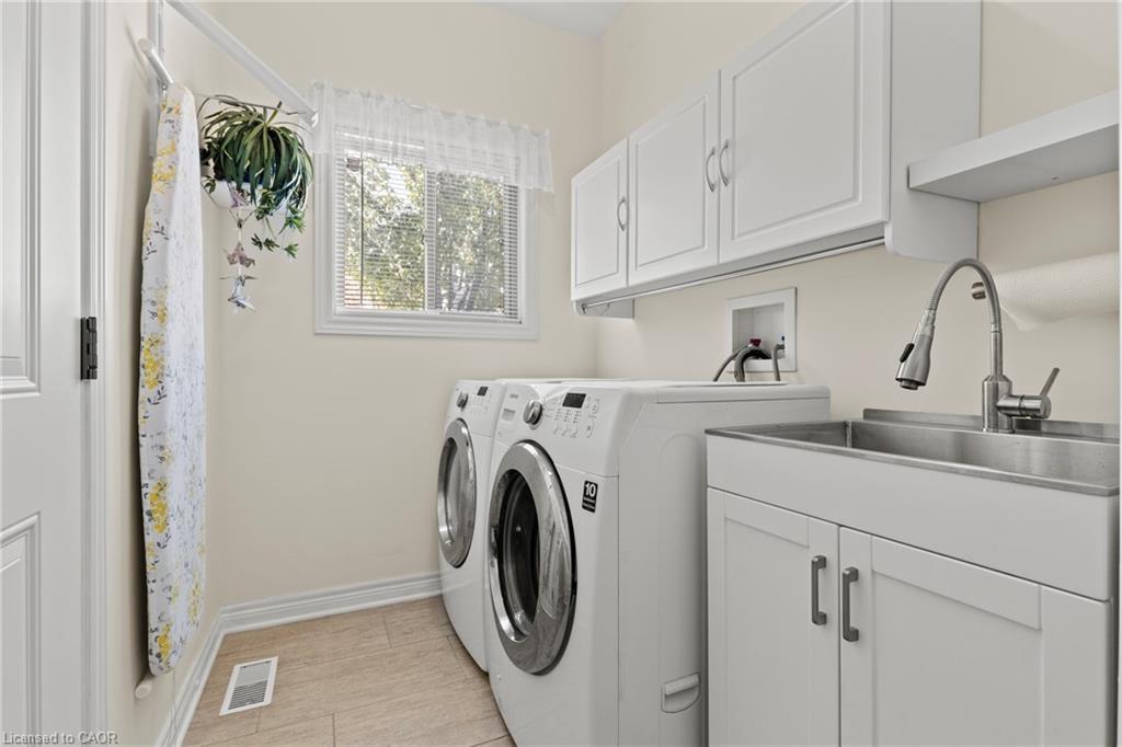 19-9440 Eagle Ridge Drive, Niagara Falls, ON - Indoor Photo Showing Laundry Room