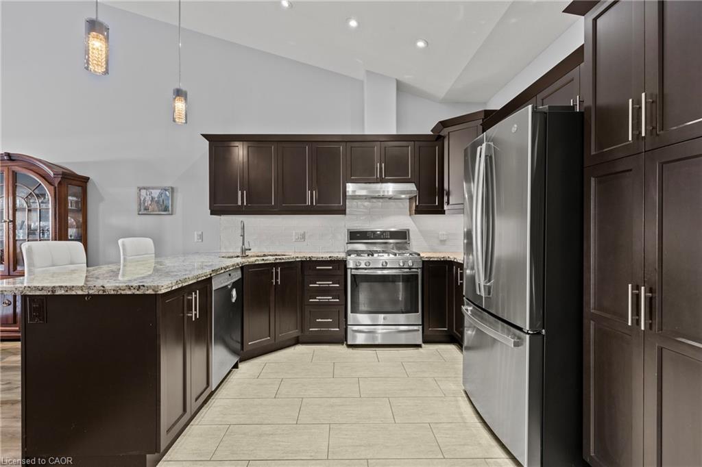 19-9440 Eagle Ridge Drive, Niagara Falls, ON - Indoor Photo Showing Kitchen With Stainless Steel Kitchen With Double Sink