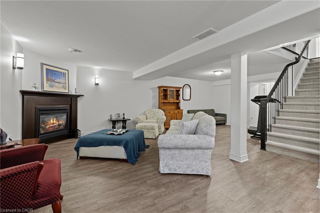 19-9440 Eagle Ridge Drive, Niagara Falls, ON - Indoor Photo Showing Living Room With Fireplace