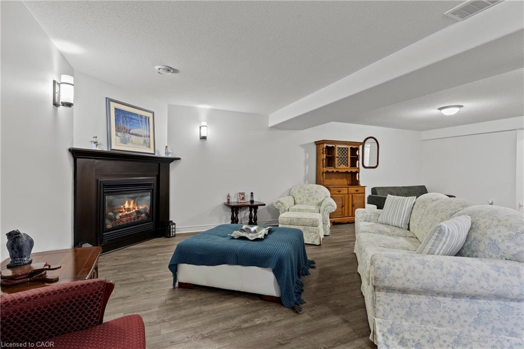 19-9440 Eagle Ridge Drive, Niagara Falls, ON - Indoor Photo Showing Living Room With Fireplace