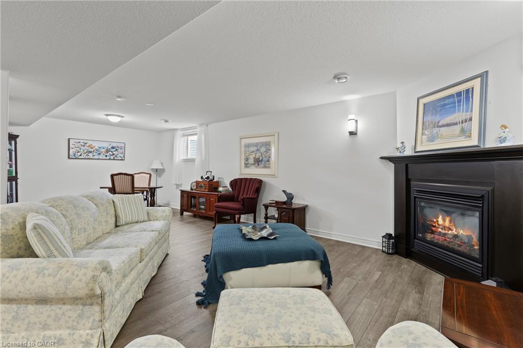 19-9440 Eagle Ridge Drive, Niagara Falls, ON - Indoor Photo Showing Living Room With Fireplace