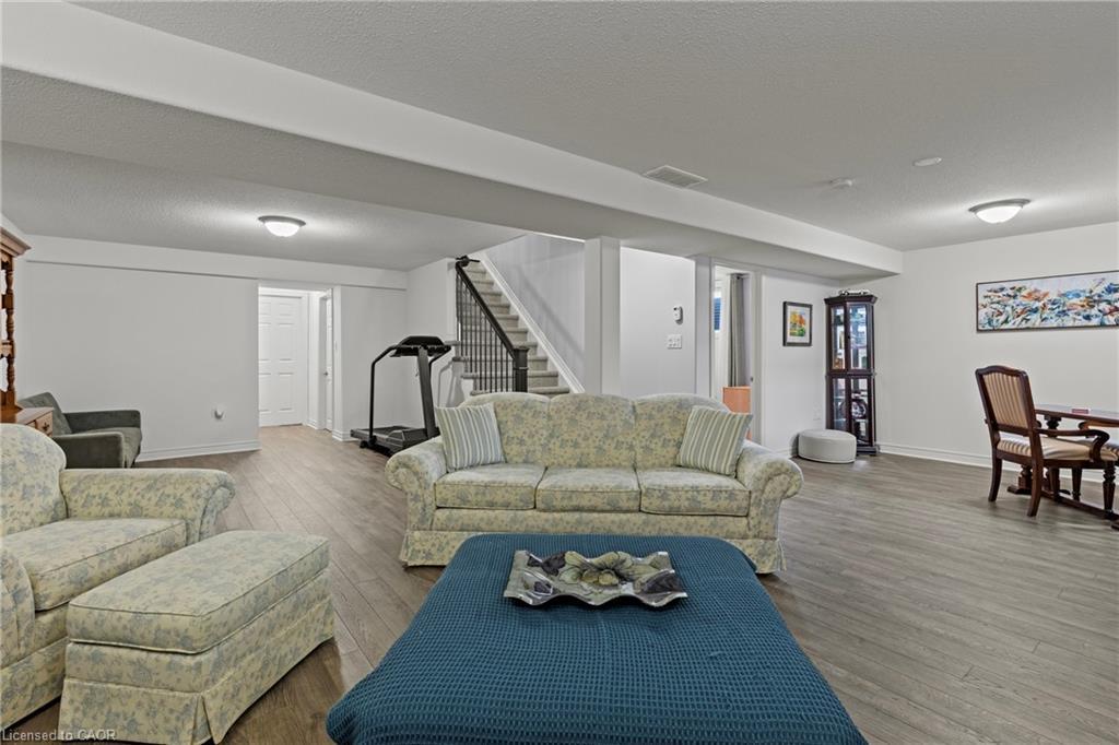 19-9440 Eagle Ridge Drive, Niagara Falls, ON - Indoor Photo Showing Living Room
