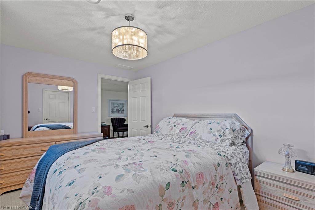 19-9440 Eagle Ridge Drive, Niagara Falls, ON - Indoor Photo Showing Bedroom