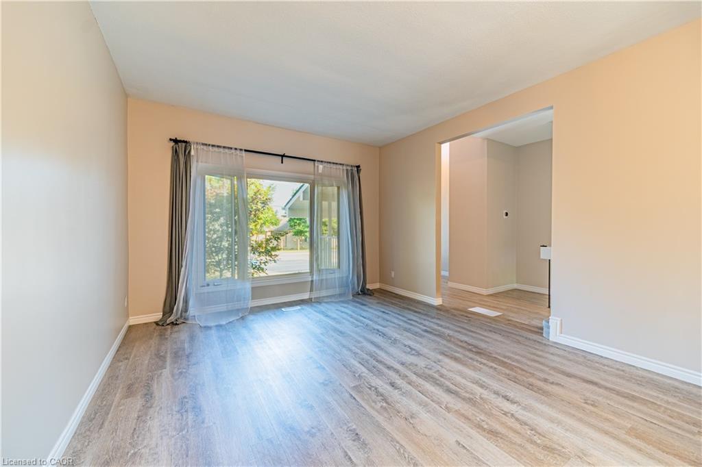 100 North Park Street, Brantford, ON - Indoor Photo Showing Other Room