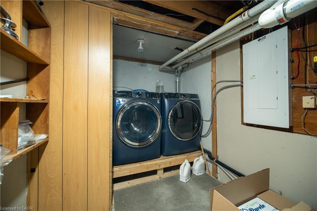 100 North Park Street, Brantford, ON - Indoor Photo Showing Laundry Room