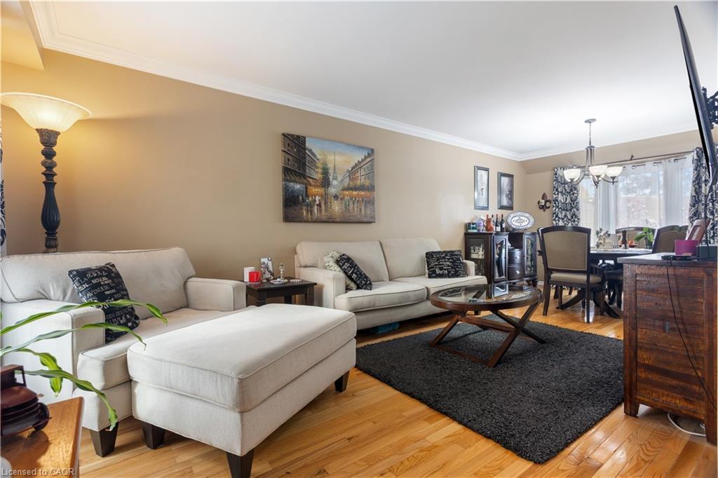 1486 Reynolds Avenue, Burlington, ON - Indoor Photo Showing Living Room