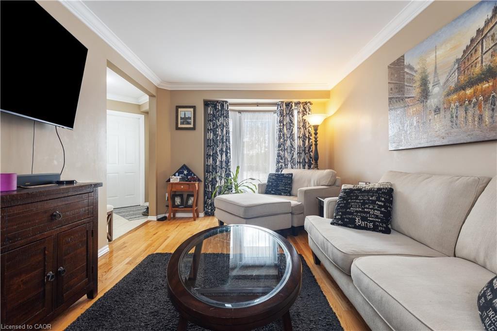 1486 Reynolds Avenue, Burlington, ON - Indoor Photo Showing Living Room