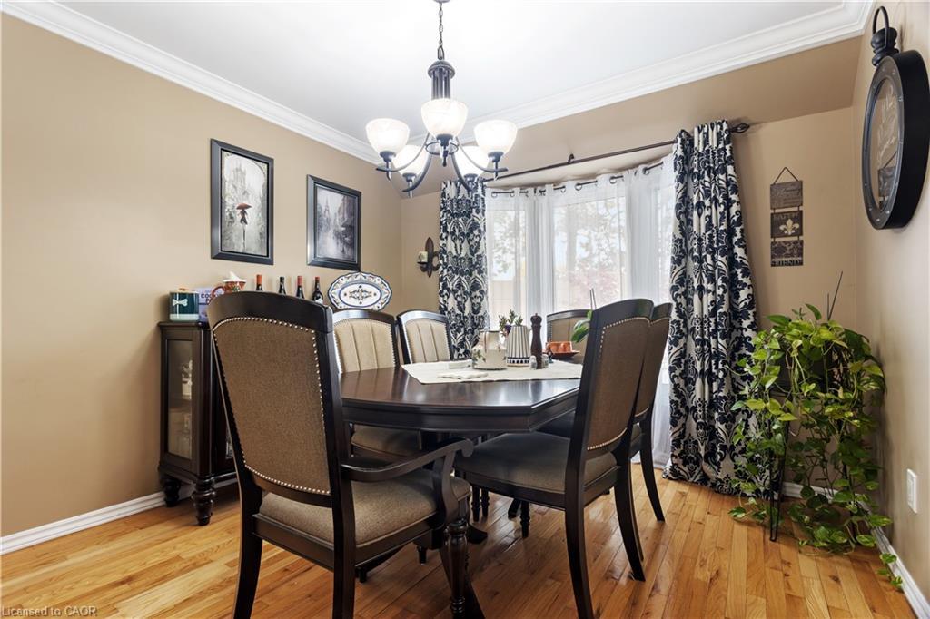 1486 Reynolds Avenue, Burlington, ON - Indoor Photo Showing Dining Room