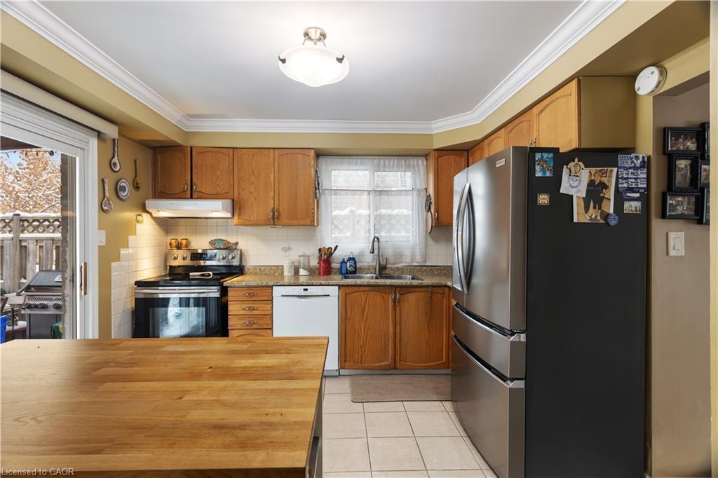 1486 Reynolds Avenue, Burlington, ON - Indoor Photo Showing Kitchen