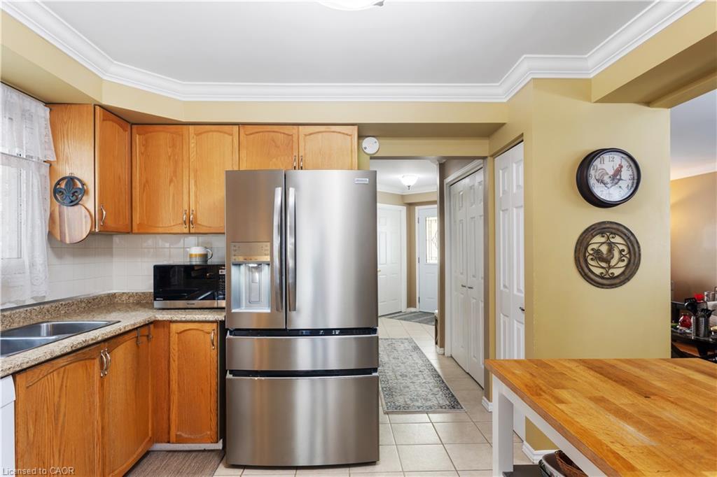 1486 Reynolds Avenue, Burlington, ON - Indoor Photo Showing Kitchen With Double Sink