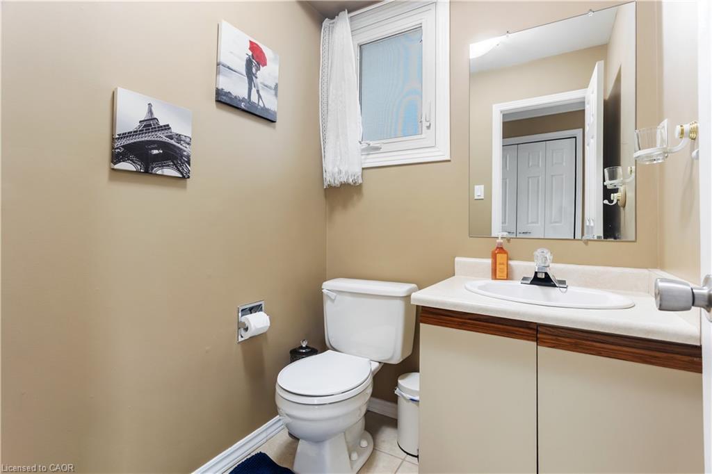 1486 Reynolds Avenue, Burlington, ON - Indoor Photo Showing Bathroom