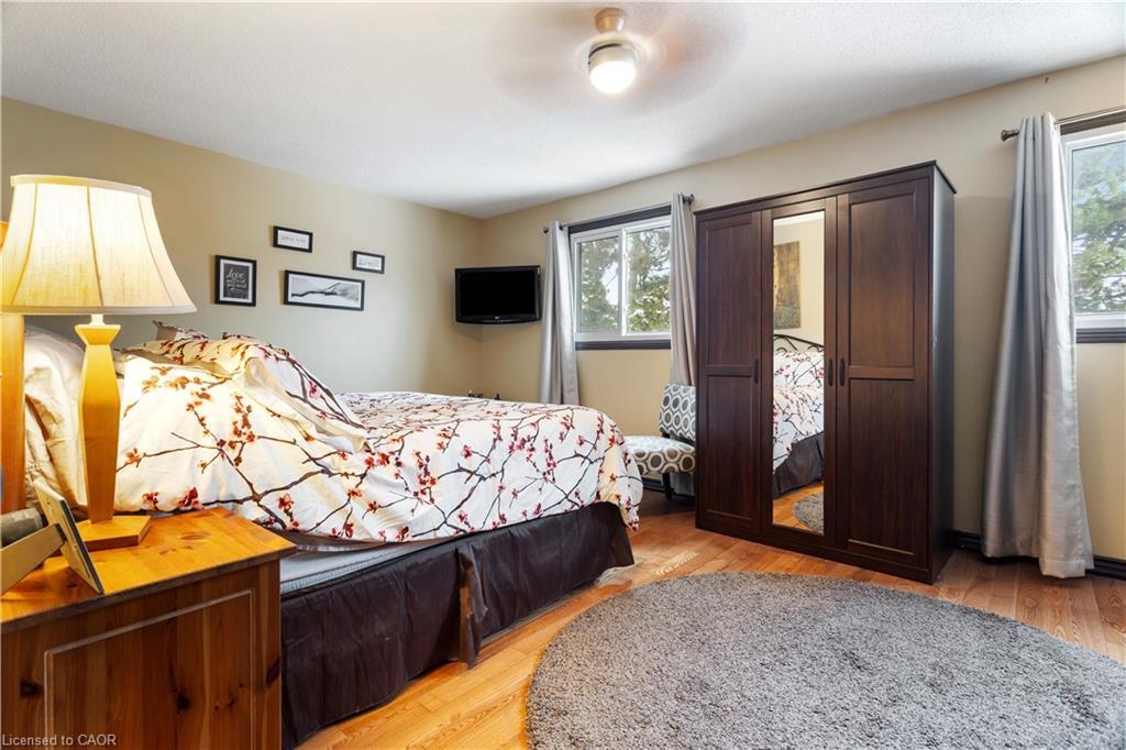 1486 Reynolds Avenue, Burlington, ON - Indoor Photo Showing Bedroom