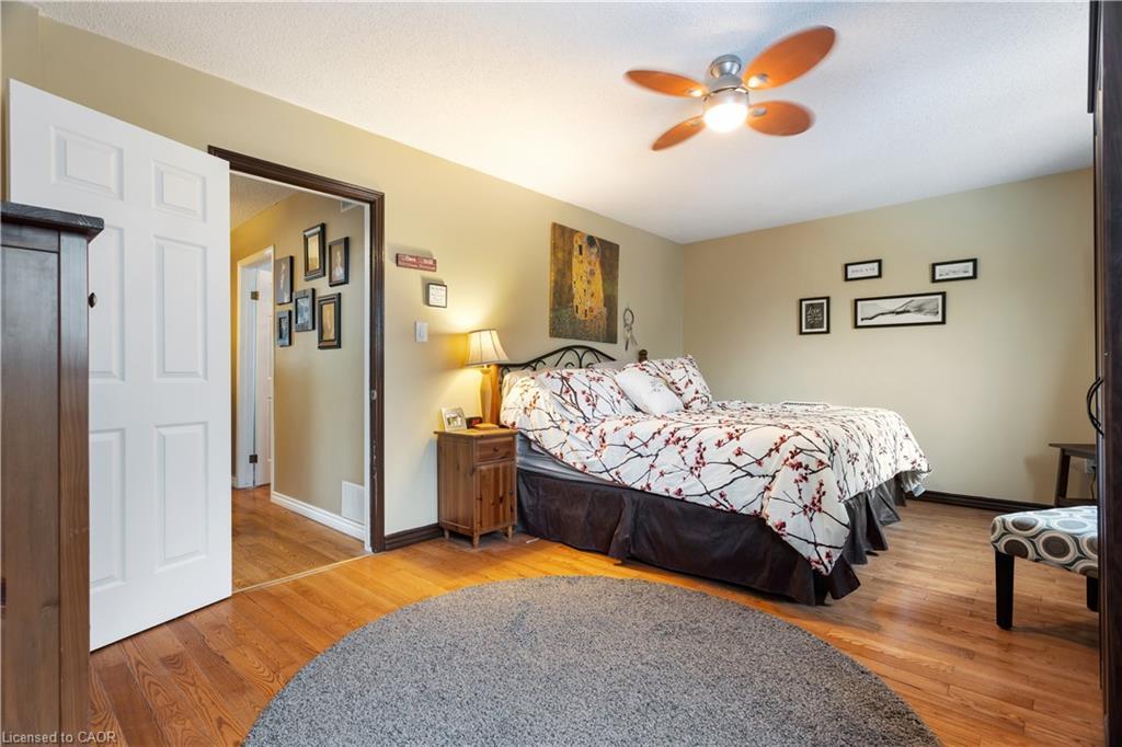 1486 Reynolds Avenue, Burlington, ON - Indoor Photo Showing Bedroom