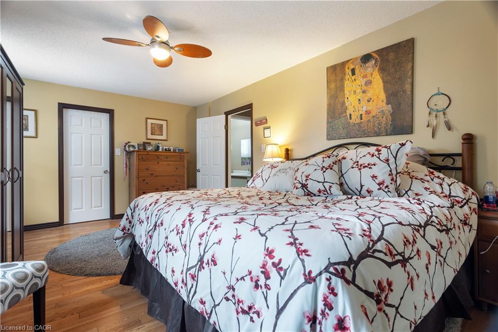 1486 Reynolds Avenue, Burlington, ON - Indoor Photo Showing Bedroom