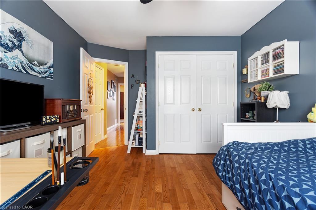 1486 Reynolds Avenue, Burlington, ON - Indoor Photo Showing Bedroom