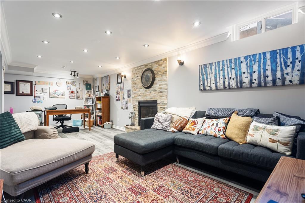1486 Reynolds Avenue, Burlington, ON - Indoor Photo Showing Living Room With Fireplace