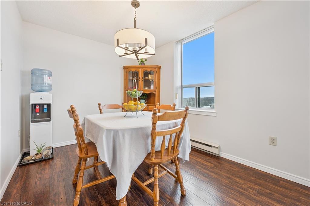 1410-35 Green Valley Drive, Kitchener, ON - Indoor Photo Showing Dining Room