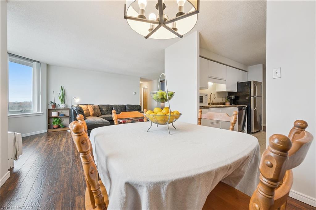 1410-35 Green Valley Drive, Kitchener, ON - Indoor Photo Showing Dining Room