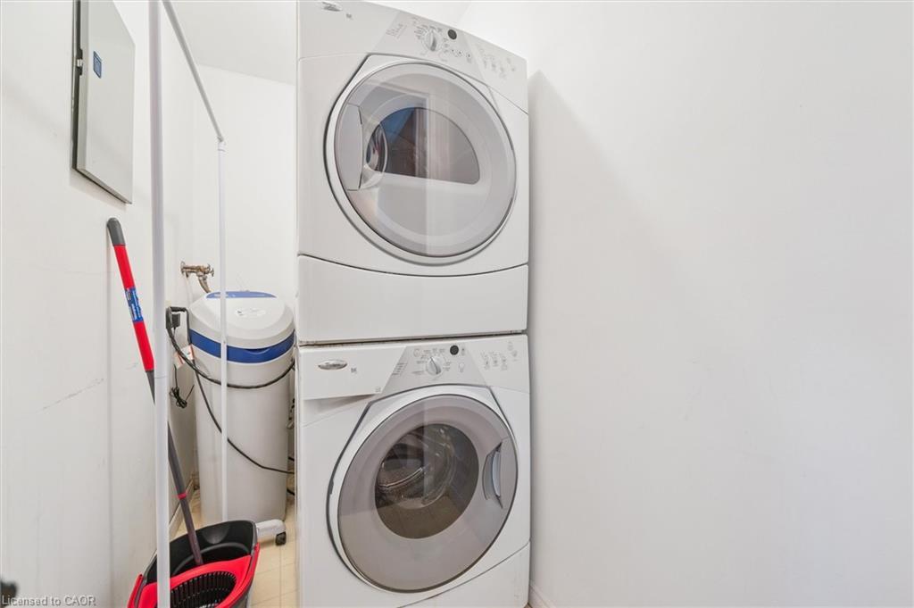 1410-35 Green Valley Drive, Kitchener, ON - Indoor Photo Showing Laundry Room