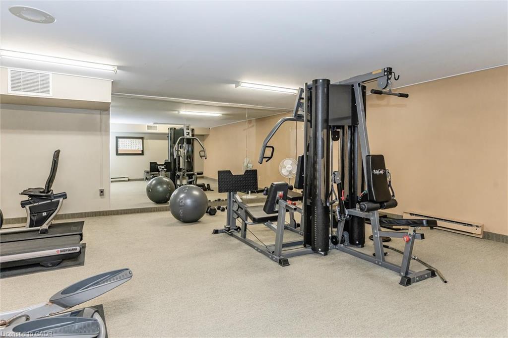 1410-35 Green Valley Drive, Kitchener, ON - Indoor Photo Showing Gym Room