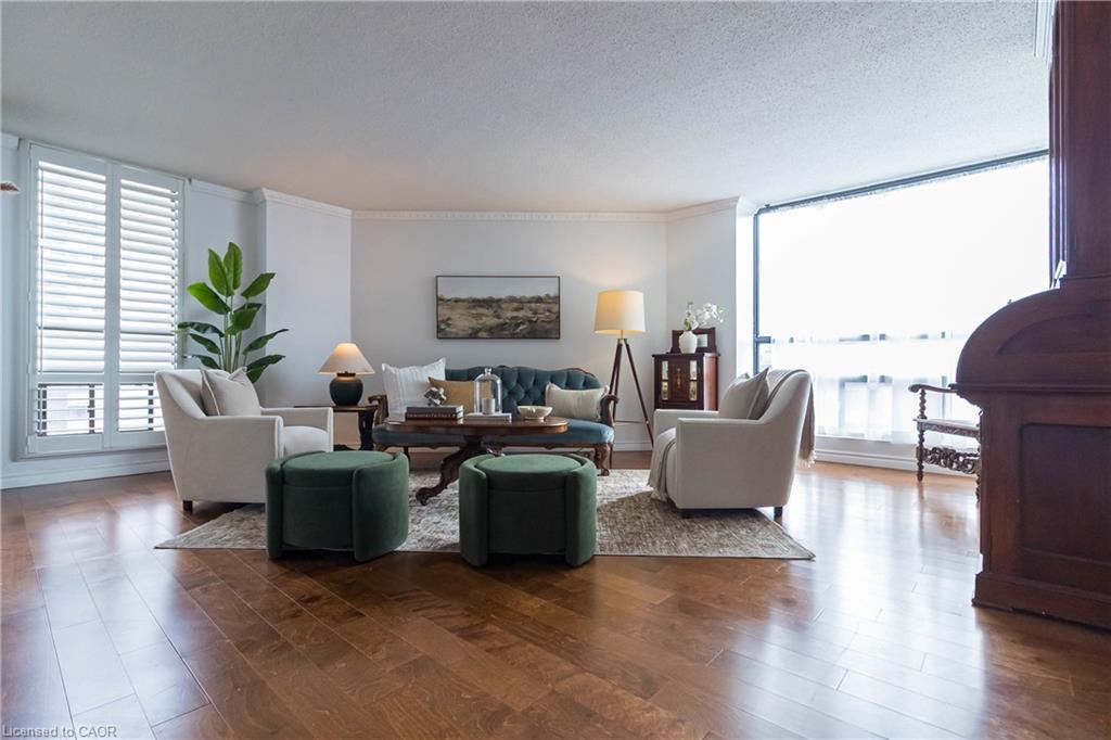 1003-222 Jackson Street W, Hamilton, ON - Indoor Photo Showing Living Room