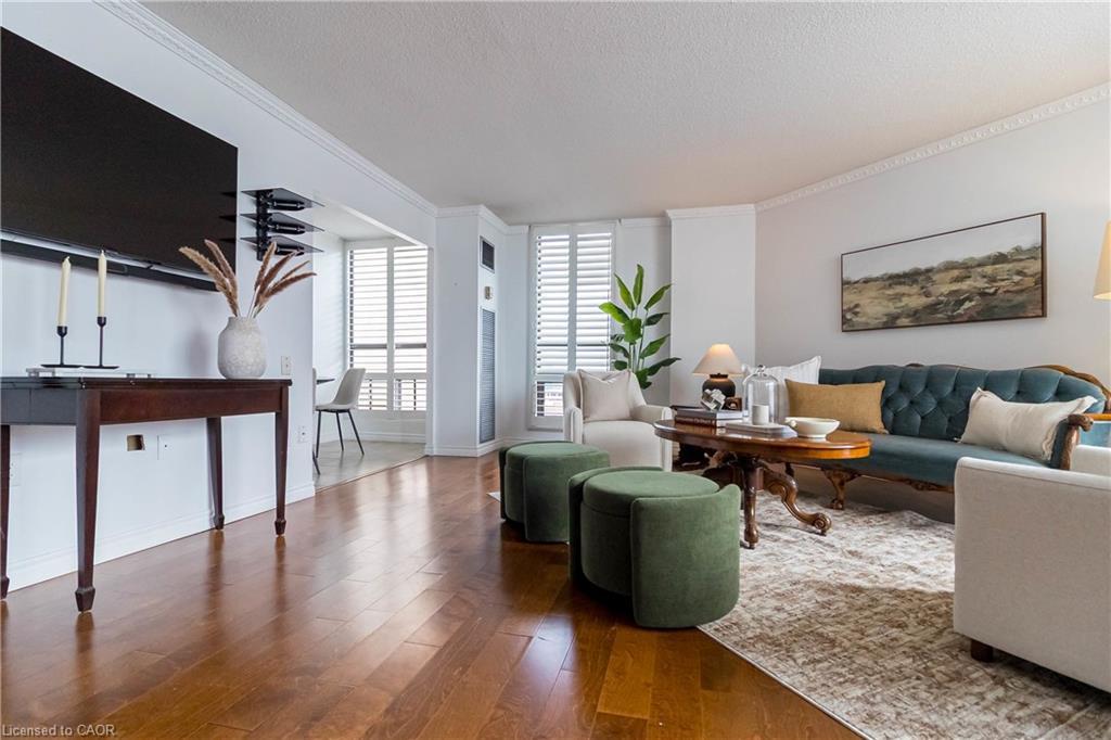 1003-222 Jackson Street W, Hamilton, ON - Indoor Photo Showing Living Room