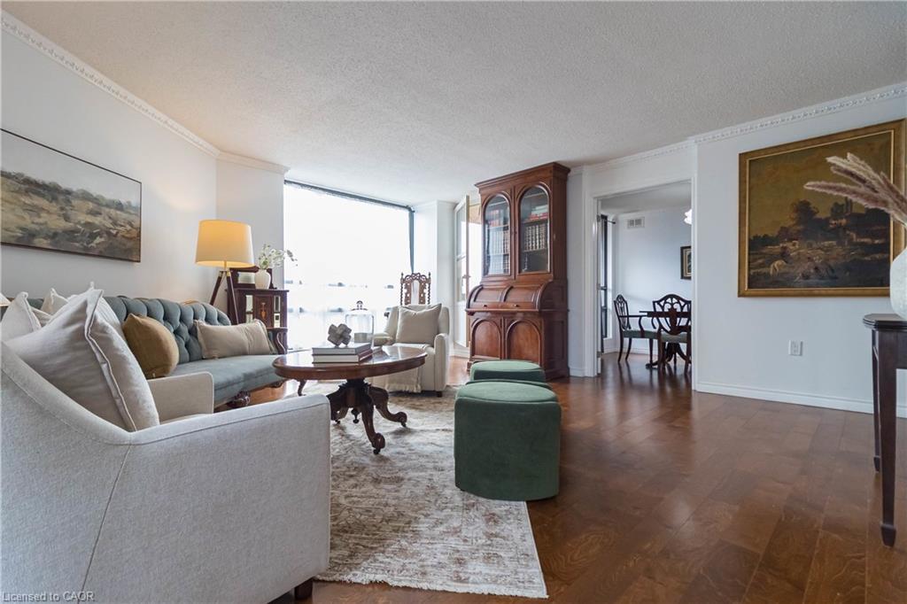 1003-222 Jackson Street W, Hamilton, ON - Indoor Photo Showing Living Room