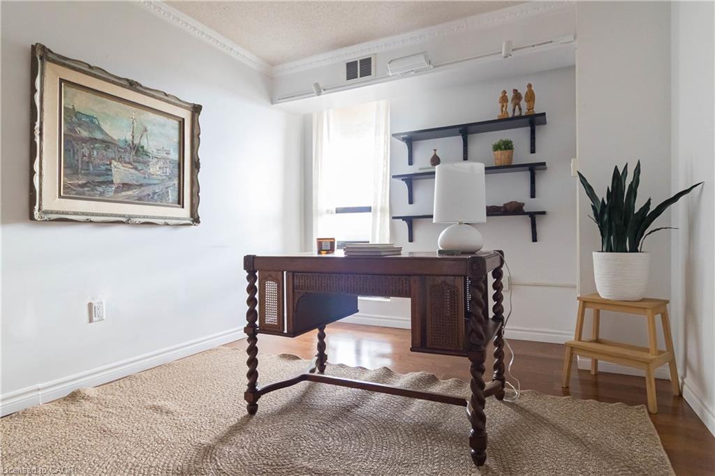 1003-222 Jackson Street W, Hamilton, ON - Indoor Photo Showing Office