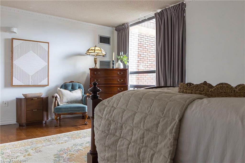 1003-222 Jackson Street W, Hamilton, ON - Indoor Photo Showing Bedroom