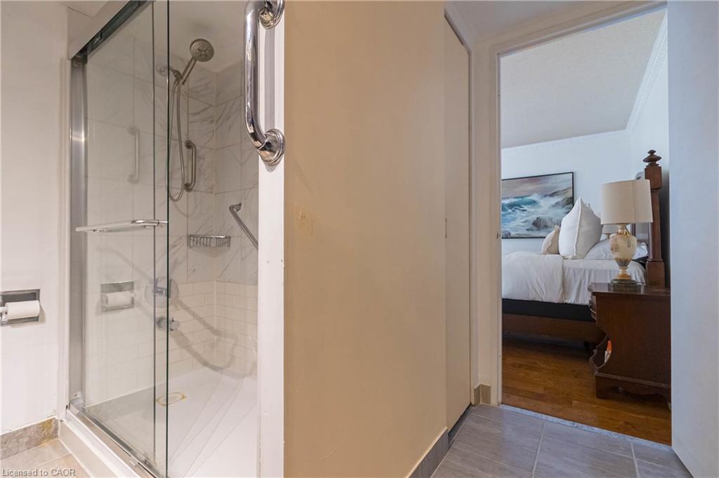 1003-222 Jackson Street W, Hamilton, ON - Indoor Photo Showing Bathroom