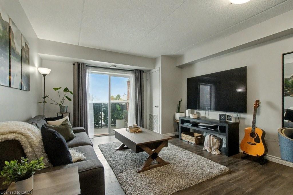 112-60 Lynnmore Street, Guelph, ON - Indoor Photo Showing Living Room