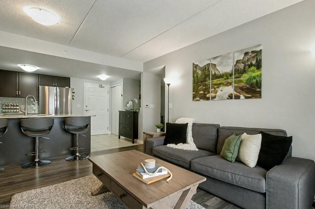 112-60 Lynnmore Street, Guelph, ON - Indoor Photo Showing Living Room