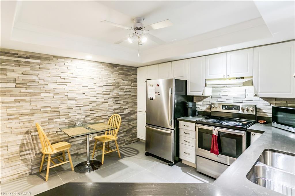 403-5080 Pinedale Avenue, Burlington, ON - Indoor Photo Showing Kitchen With Double Sink