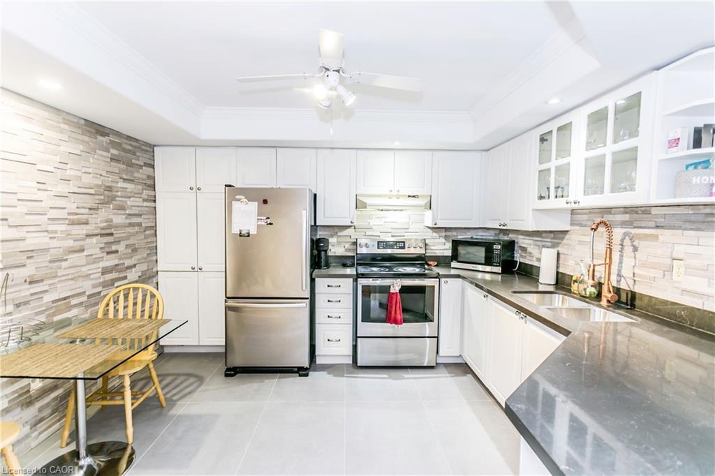 403-5080 Pinedale Avenue, Burlington, ON - Indoor Photo Showing Kitchen With Double Sink
