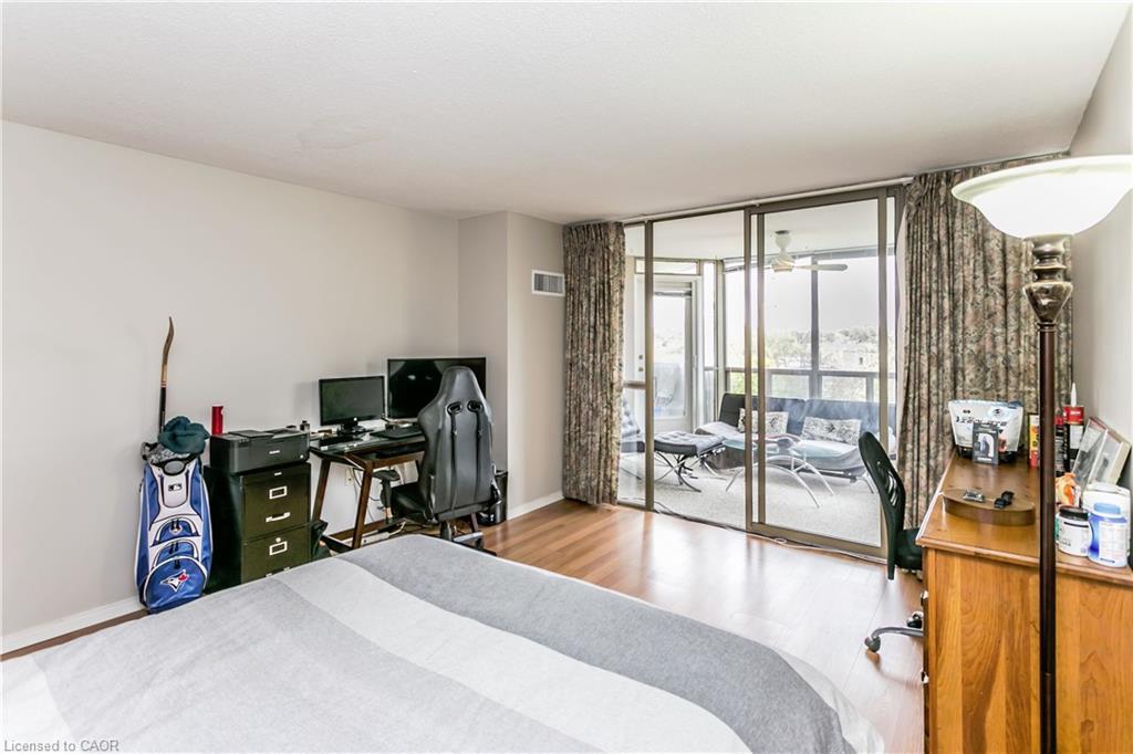 403-5080 Pinedale Avenue, Burlington, ON - Indoor