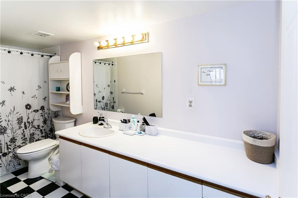403-5080 Pinedale Avenue, Burlington, ON - Indoor Photo Showing Bathroom
