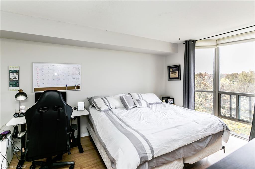 403-5080 Pinedale Avenue, Burlington, ON - Indoor Photo Showing Bedroom