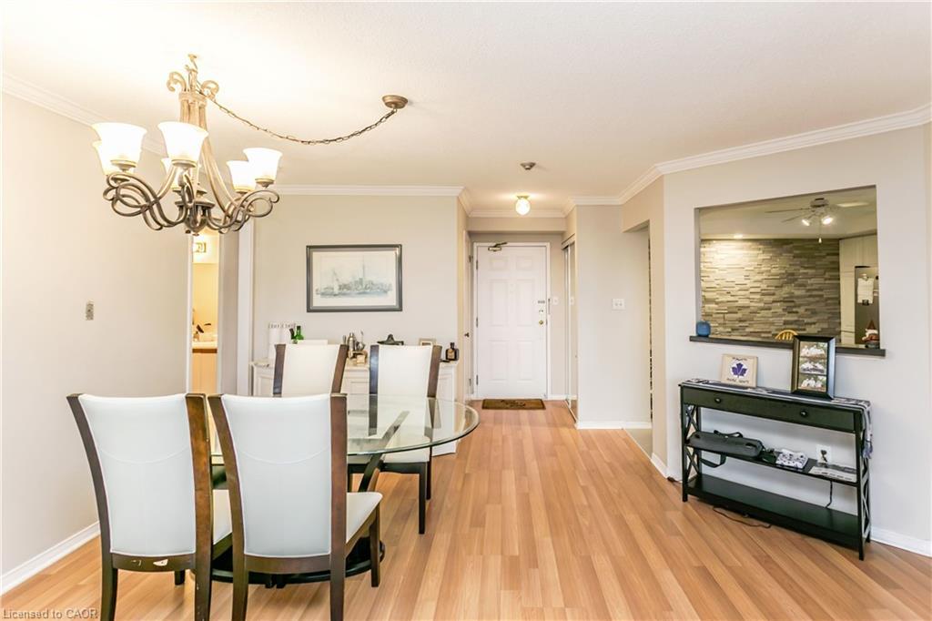403-5080 Pinedale Avenue, Burlington, ON - Indoor Photo Showing Dining Room