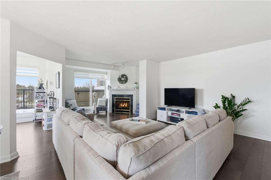 403-430 Pearl Street, Burlington, ON - Indoor Photo Showing Living Room With Fireplace