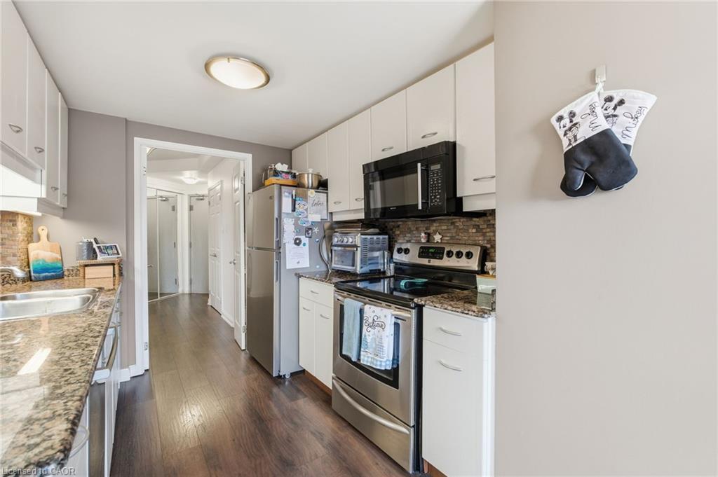 403-430 Pearl Street, Burlington, ON - Indoor Photo Showing Kitchen